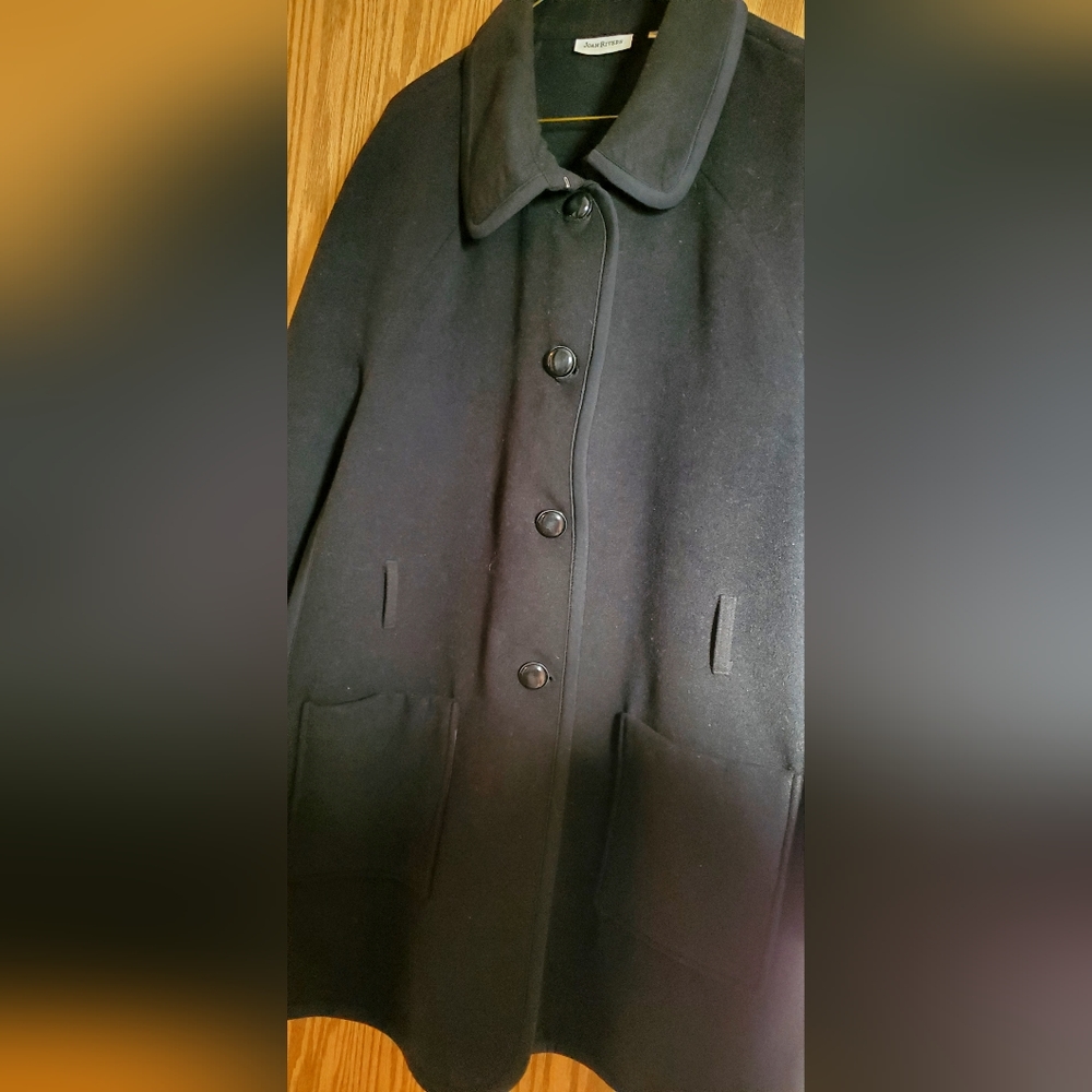 JOAN RIVERS Size 2X Buttoned and Collared Classic Black Cape